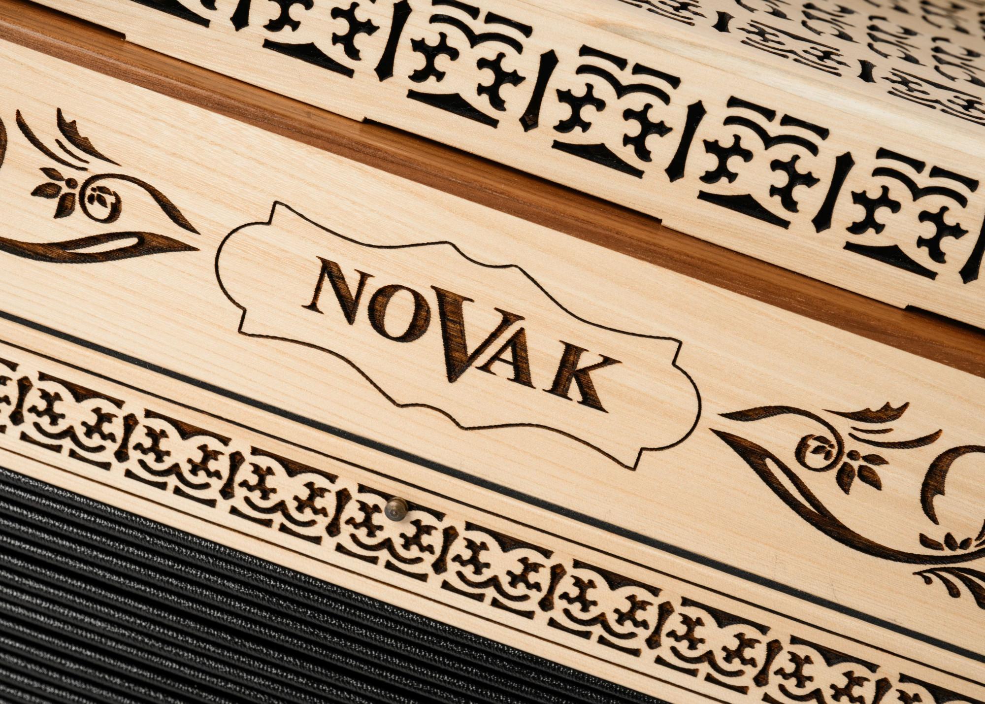 NOVAK Heimatklang Rüster Nuss/schwarz B