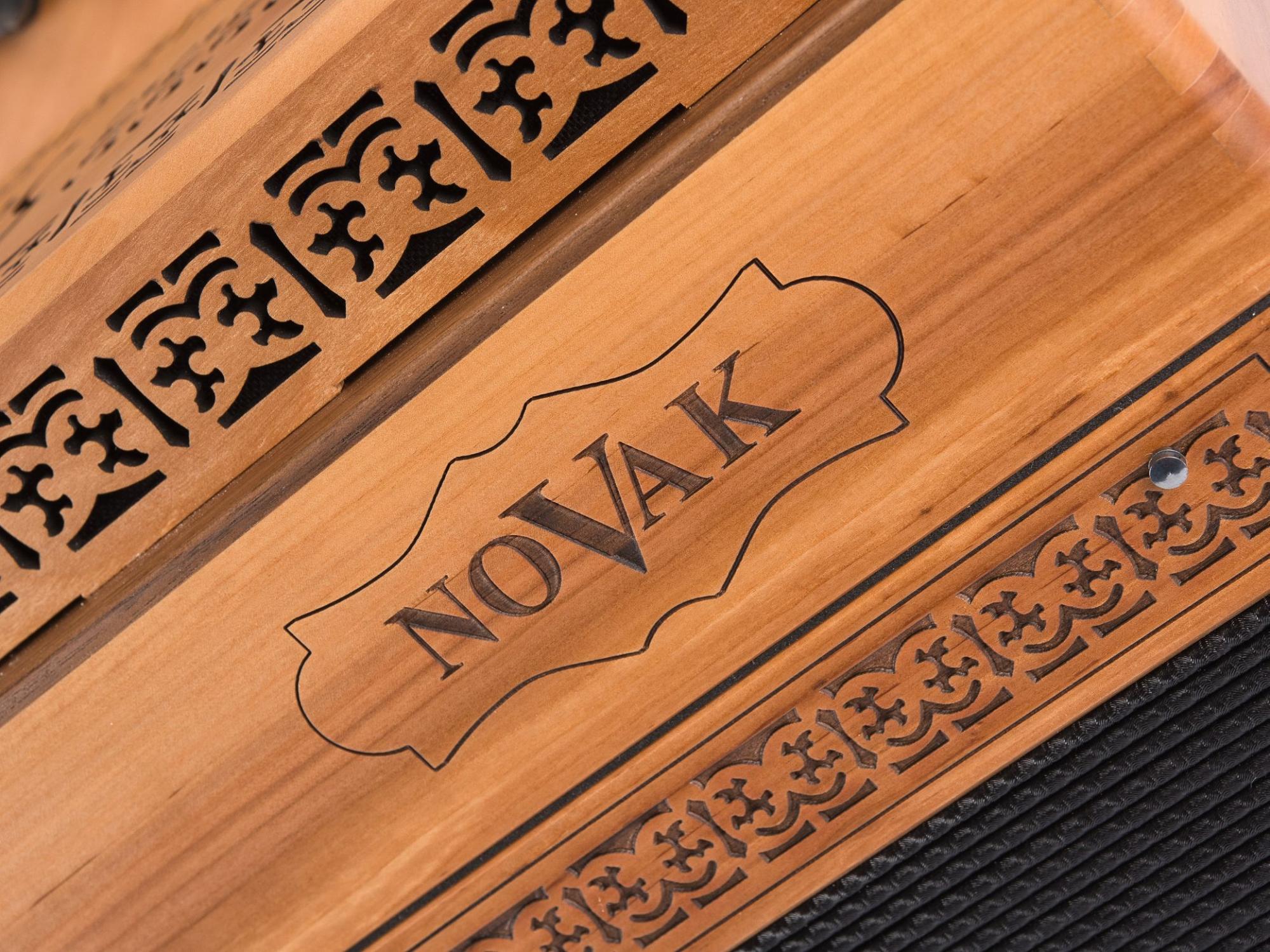 NOVAK Musica Apfel Nuss/schwarz B