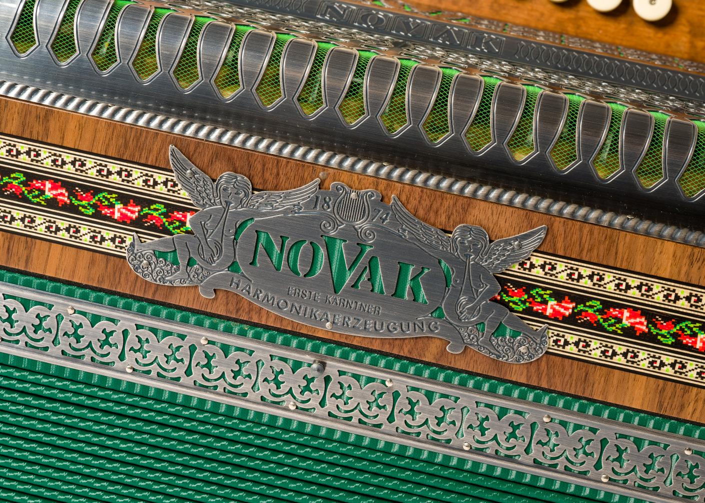 NOVAK Superium Nuss/grün B