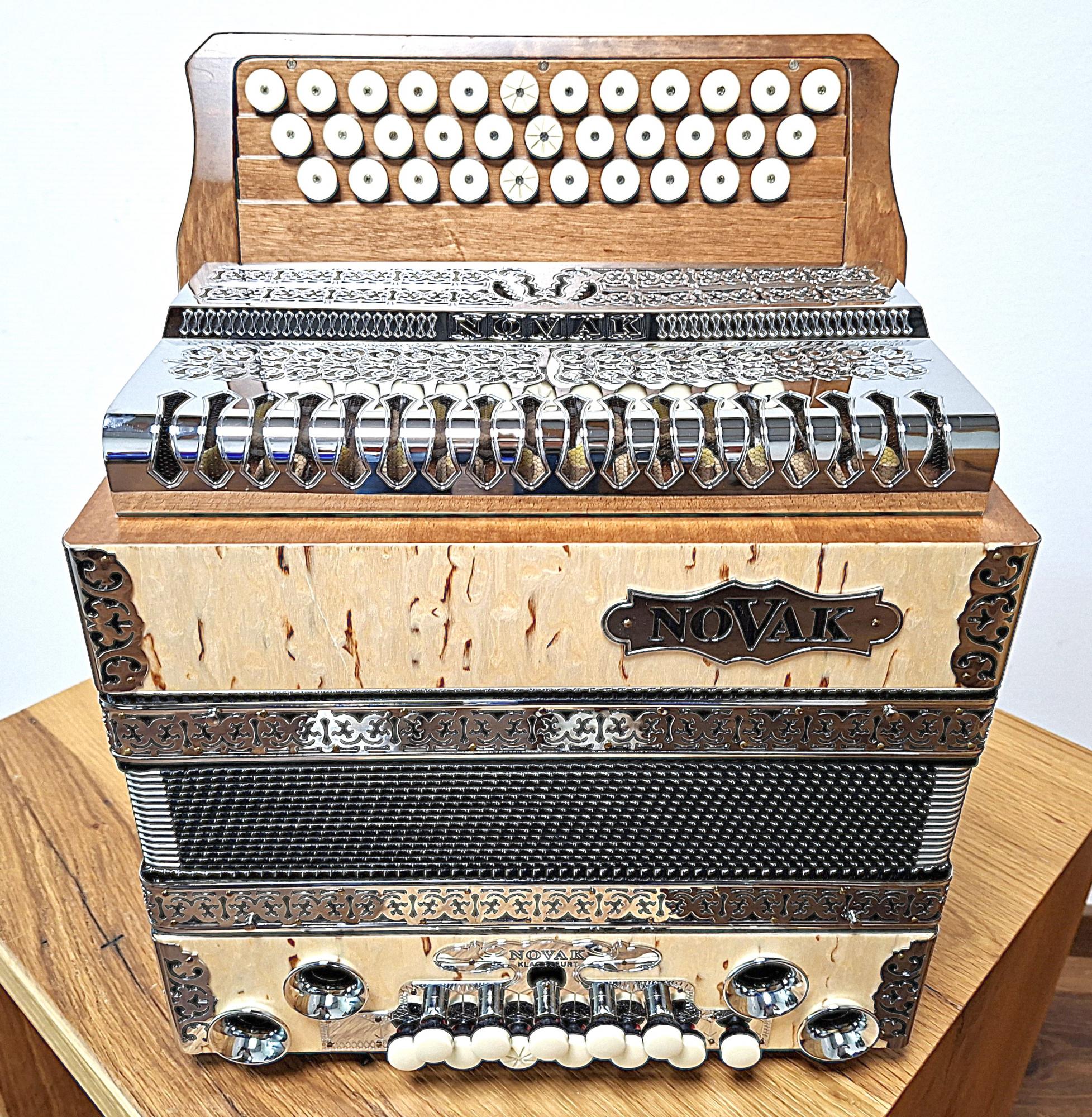 NOVAK Juveno Birke G