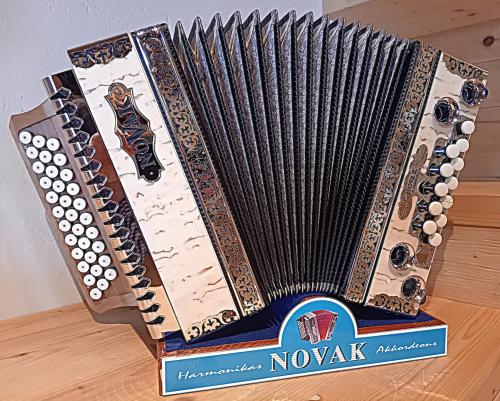 NOVAK Juveno Birke Nuss/schwarz B